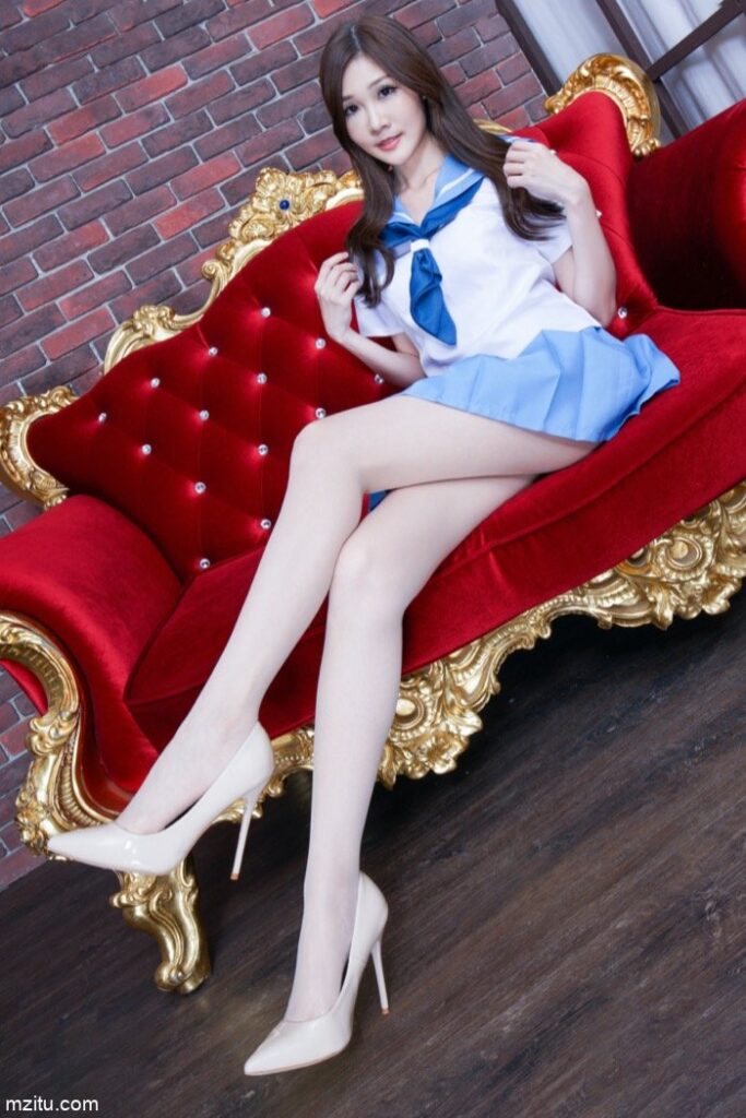 成熟迷人的美少妇，美腿纤细白皙真性感-嘿图库