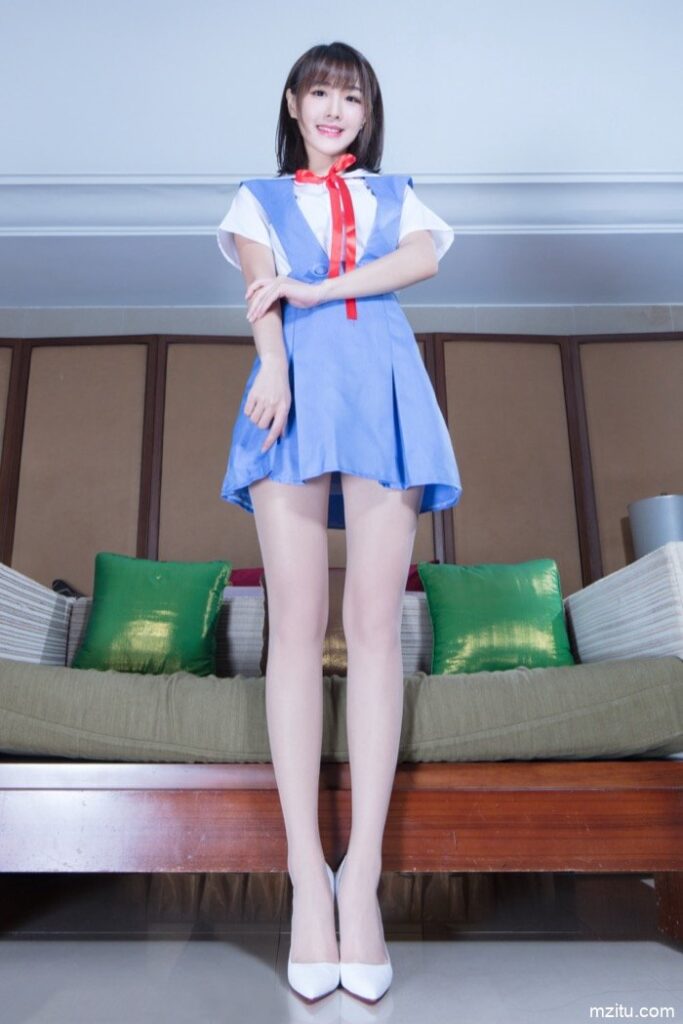 台湾妹子好甜美，一双大白腿让人移不开眼！-嘿图库