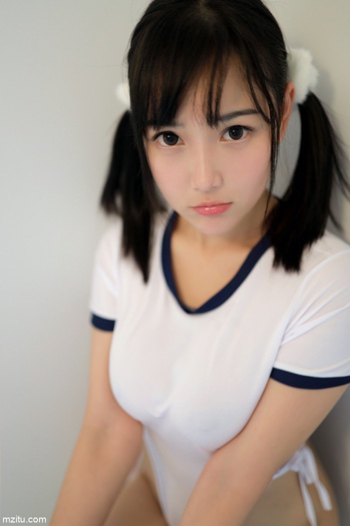 送福利！大胸妹子徐微微湿身喷血实拍图集(19)