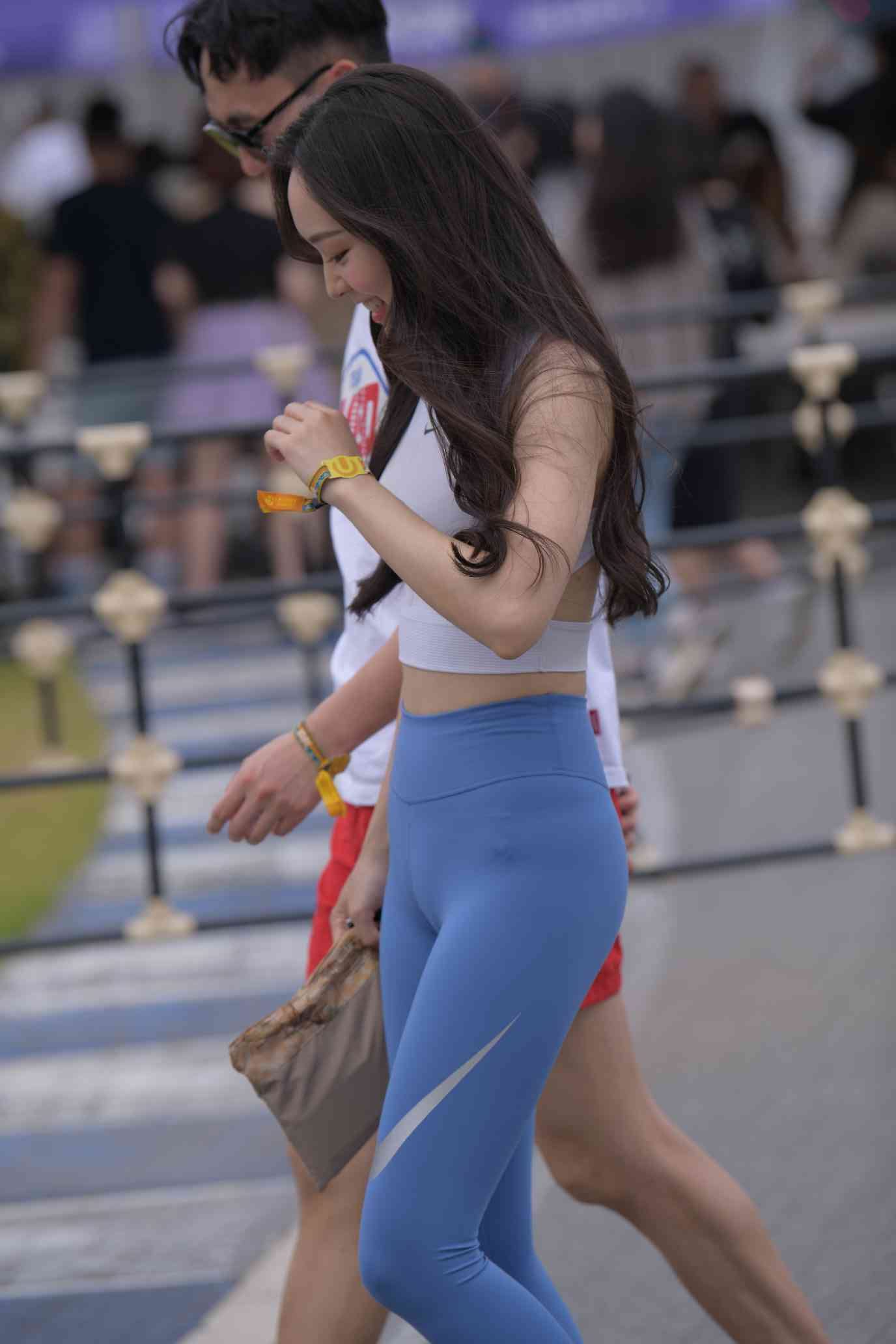 图片[1]-陪男朋友逛街的瑜伽裤女孩【74P】04034-嘿图库