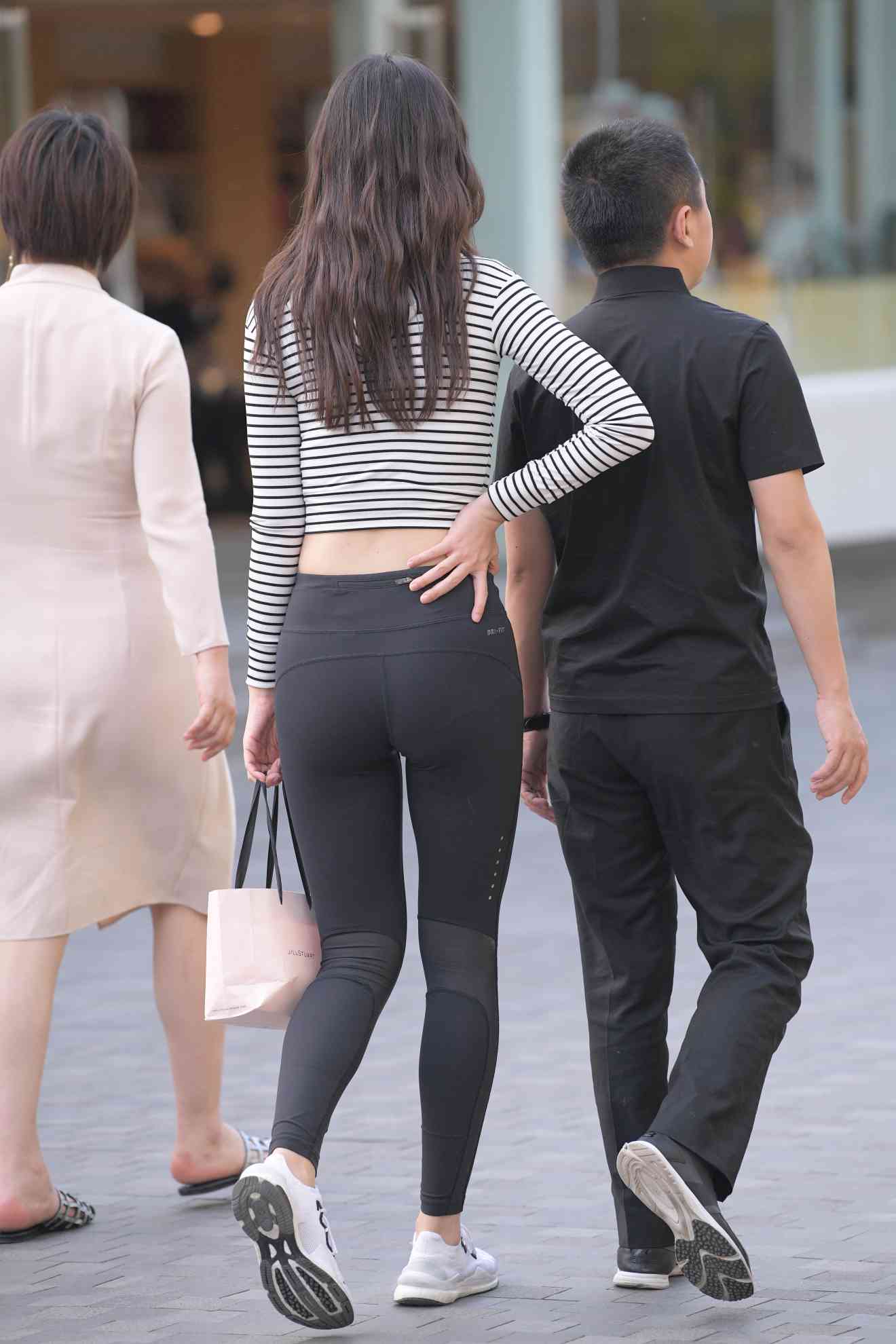 图片[3]-【免费】逛街的瑜伽裤女人【23P】04033-嘿图库