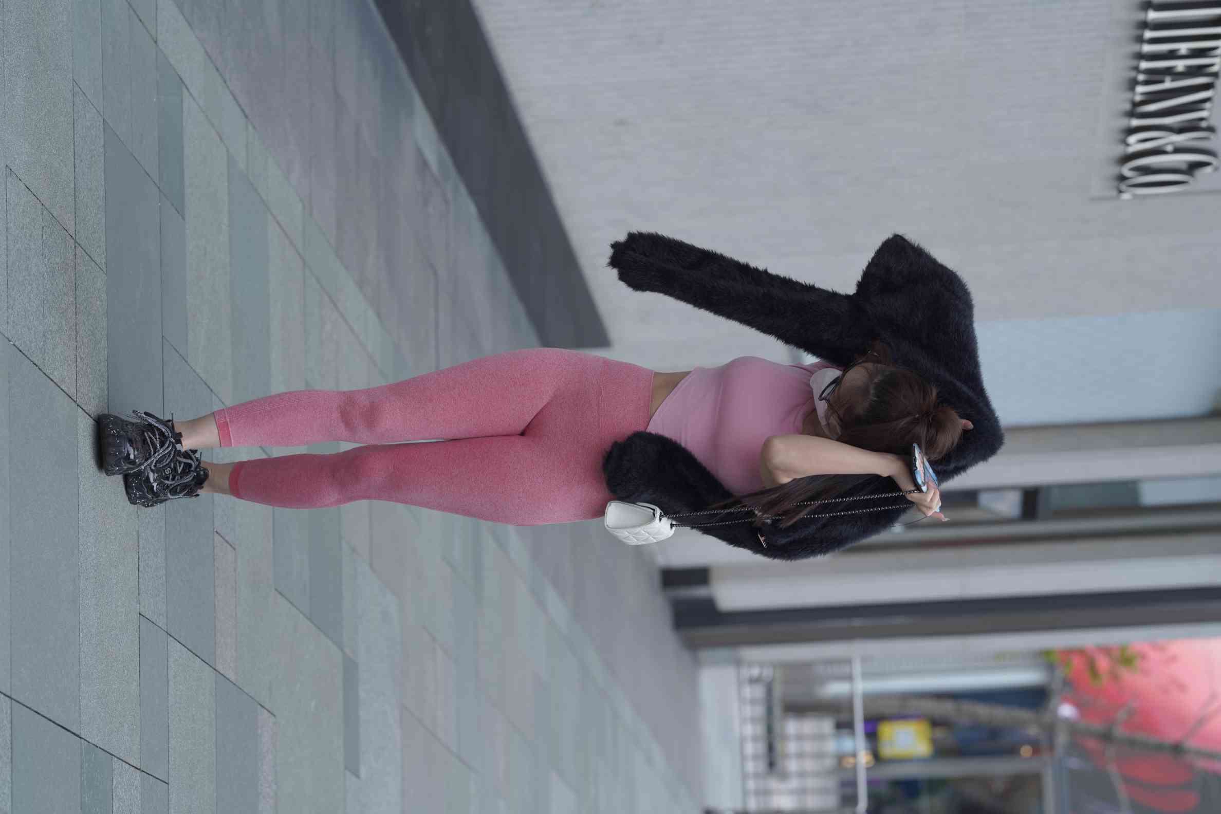 图片[2]-粉红色瑜伽裤的眼镜妹妹【93P】04019-嘿图库