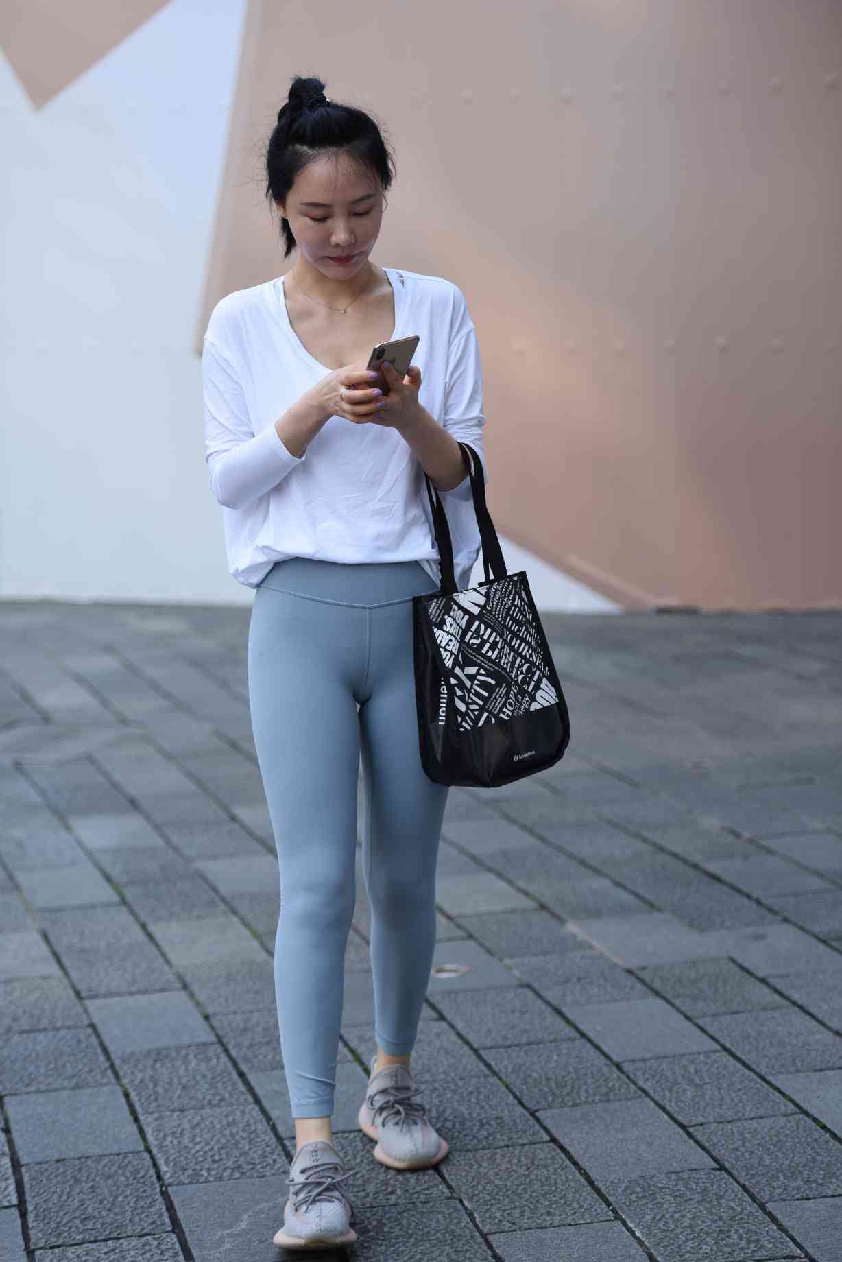 图片[2]-【免费】逛街的小女人【46P】04037-嘿图库