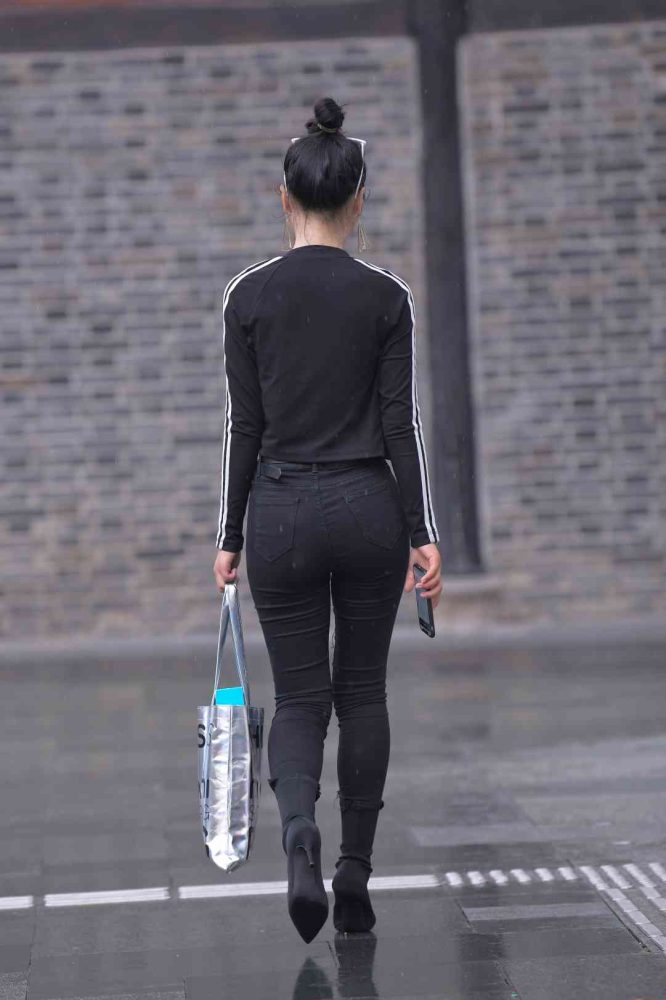 【免费】酷酷的紧身牛仔裤女人【7P】04038-嘿图库