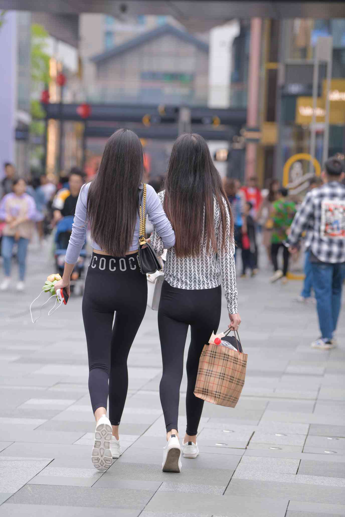 图片[4]-【免费】逛街的两个瑜伽裤姑娘【40P】04030-嘿图库