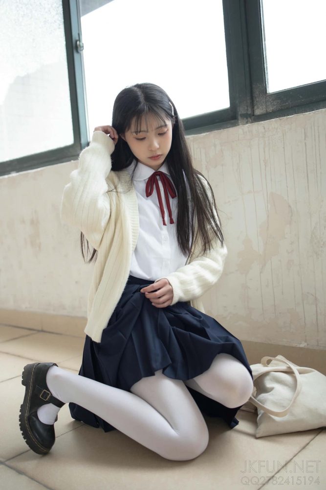 甜美可人的白丝姑娘【127P】J2555-嘿图库