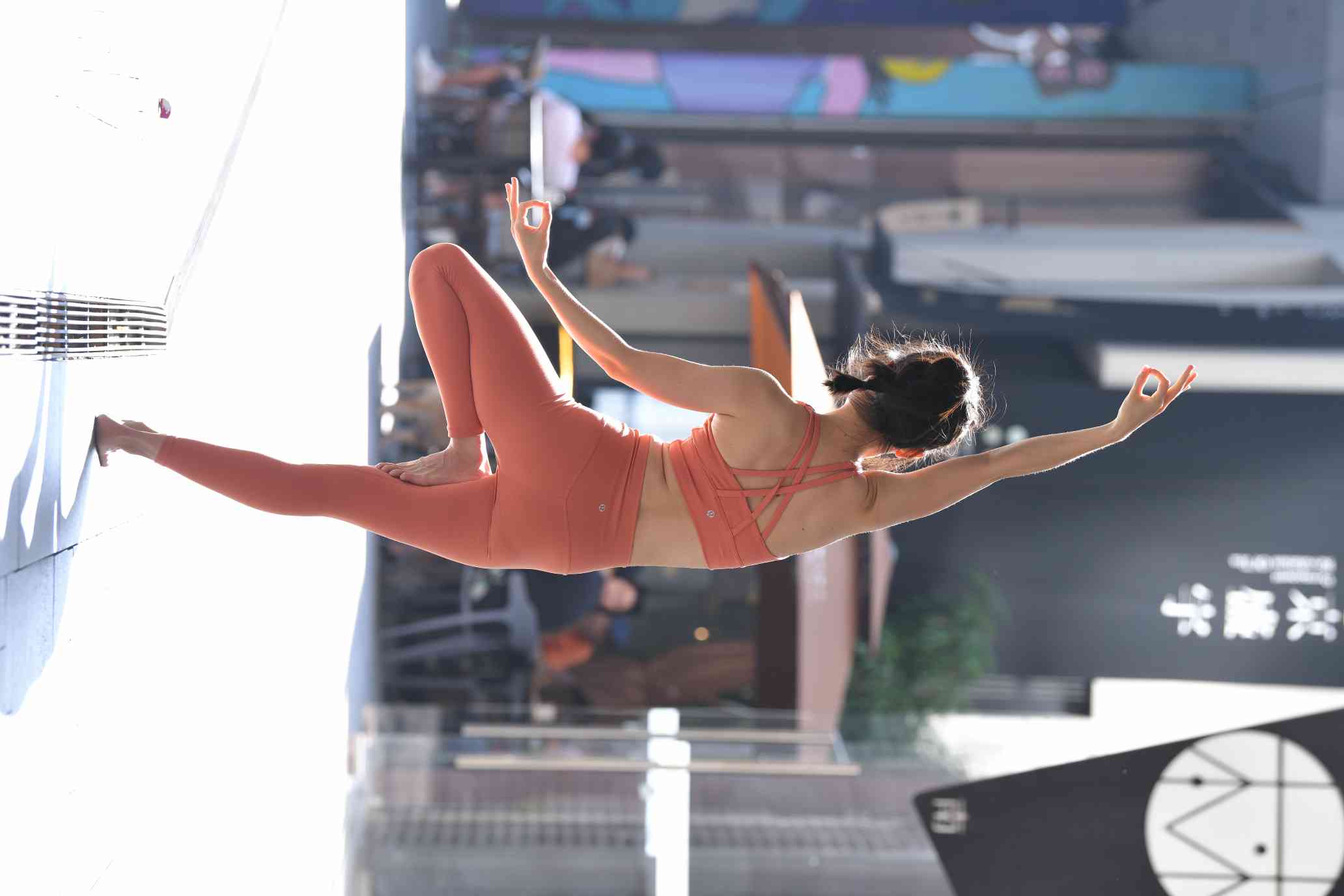 图片[4]-练瑜伽的姑娘【176P】04028-嘿图库