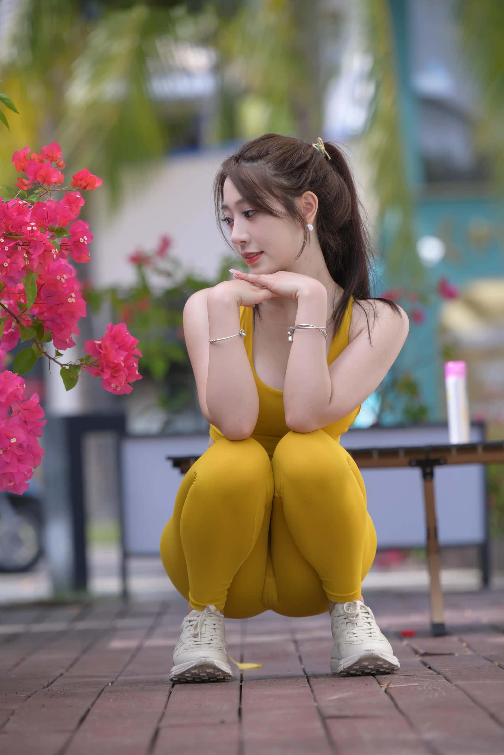 图片[1]-长相甜美的瑜伽裤女孩【695P】DM6305-嘿图库