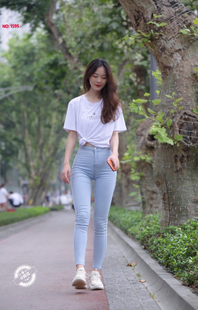 图片[1]-个子非常高的紧身牛仔裤女孩J2065 879P1V-25.5GB-嘿图库