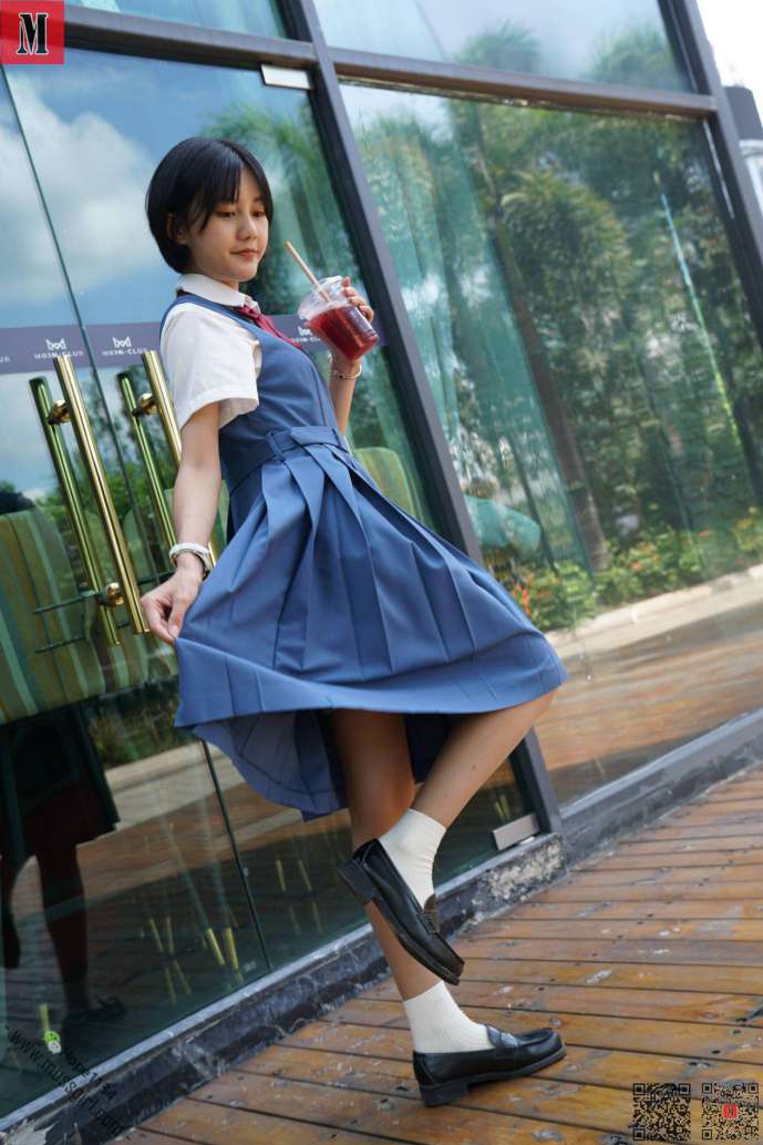 图片[4]-一副学生模样的短发姑娘【112P】20023-嘿图库