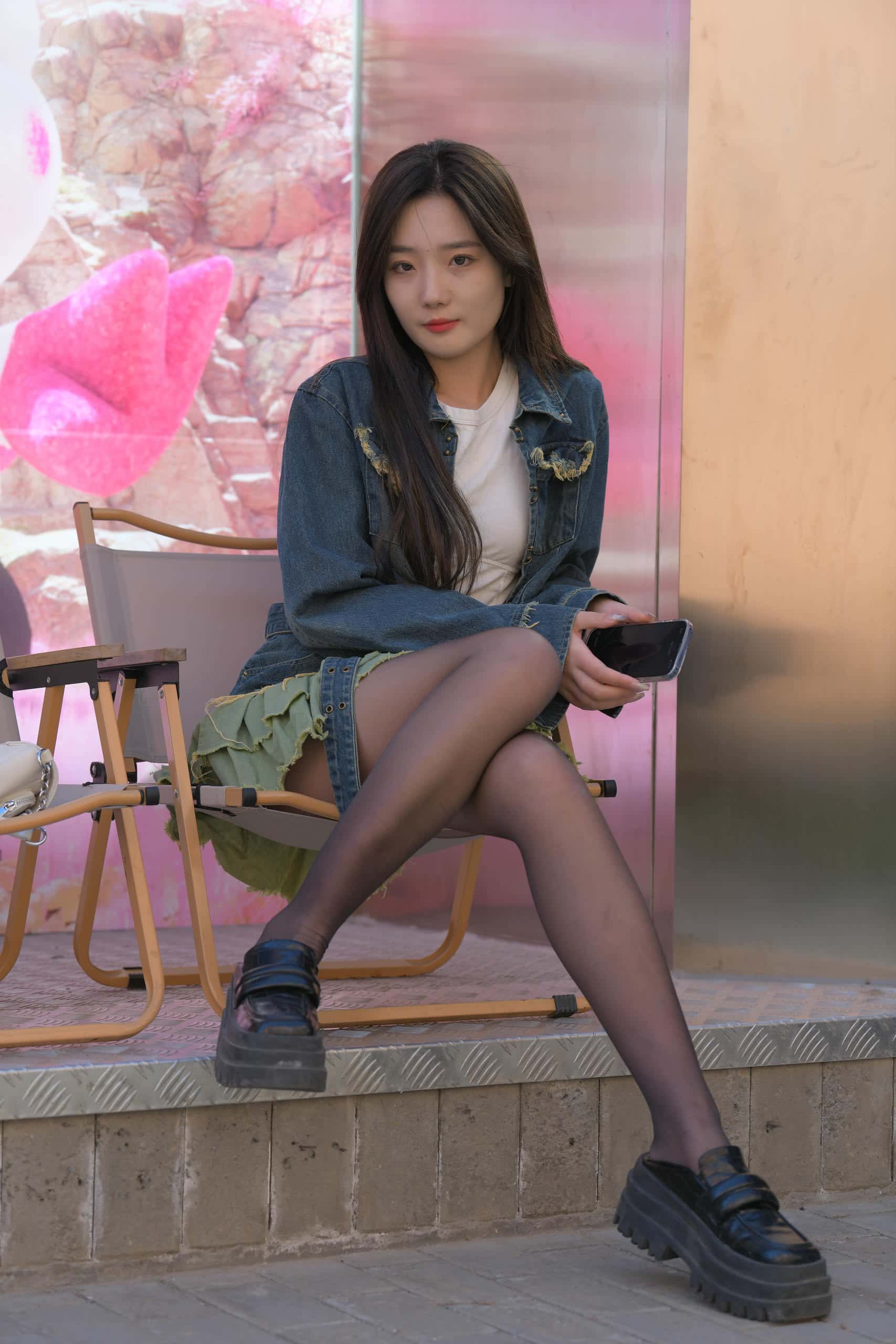 图片[1]-黑丝牛仔裙妹子，长得太标志了【750P】J3414-嘿图库