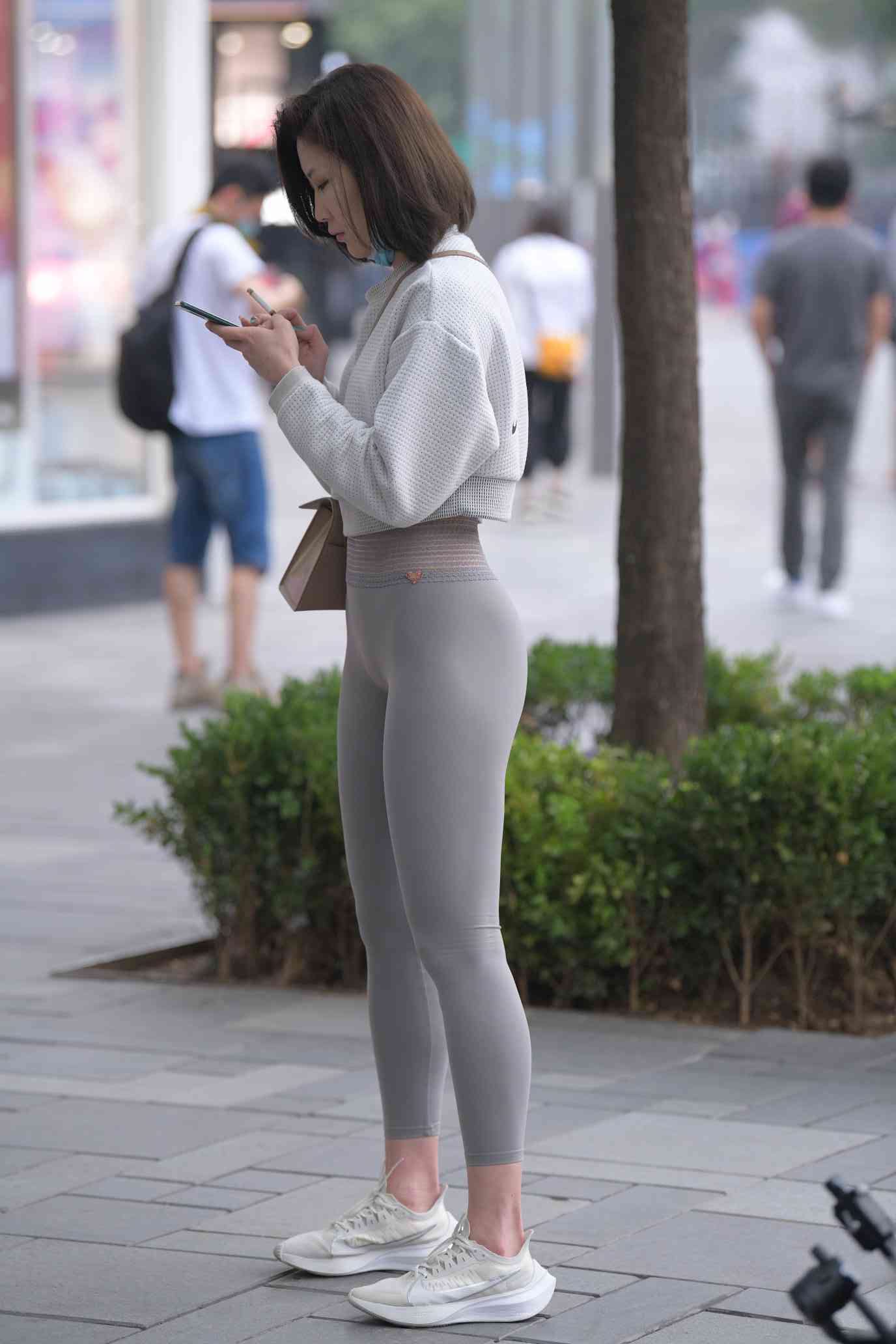 图片[1]-身材很好的短发瑜伽裤姑娘【157P】04015-嘿图库