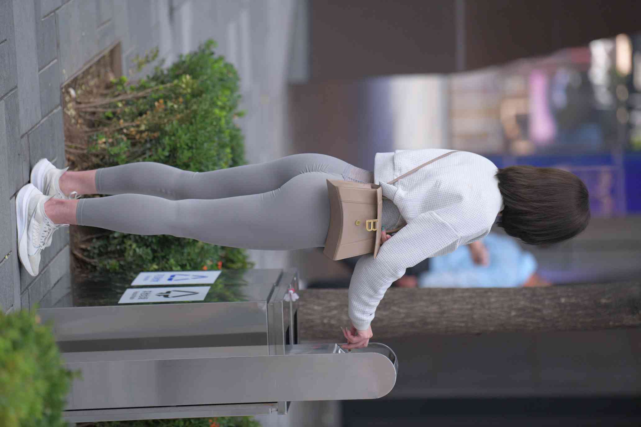 图片[5]-身材很好的短发瑜伽裤姑娘【157P】04015-嘿图库