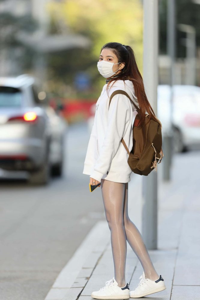 偶遇路边清纯的油亮丝袜少女【205P】J2262-嘿图库