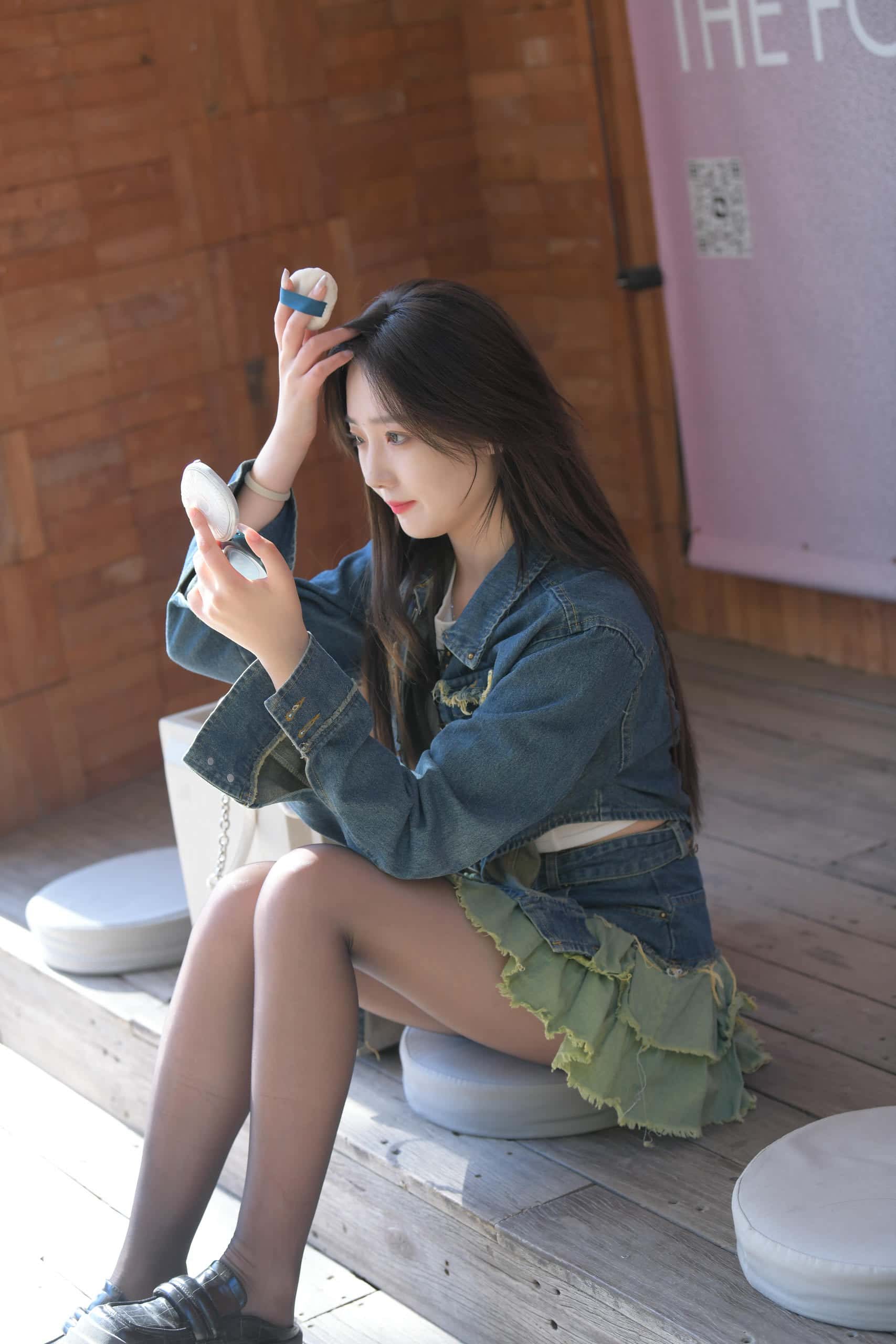 图片[2]-黑丝牛仔裙妹子，长得太标志了【750P】J3414-嘿图库