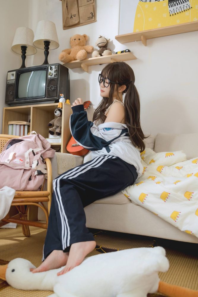 穿校服的双马尾女孩【64P】20010-嘿图库