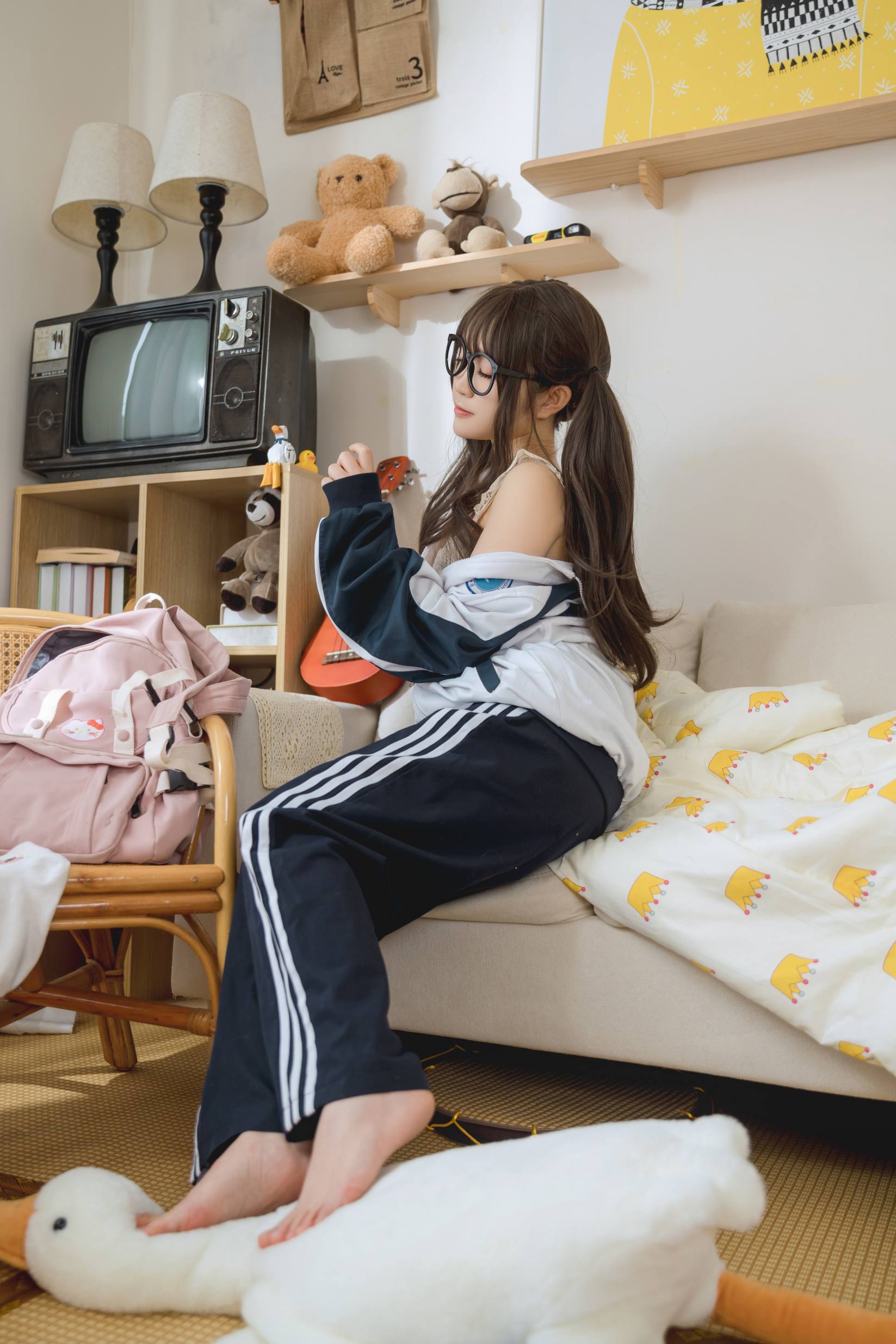 图片[1]-穿校服的双马尾女孩【64P】20010-嘿图库