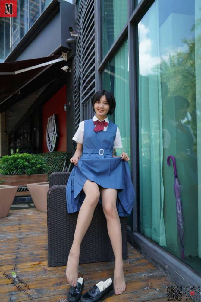 一副学生模样的短发姑娘【112P】20023-嘿图库