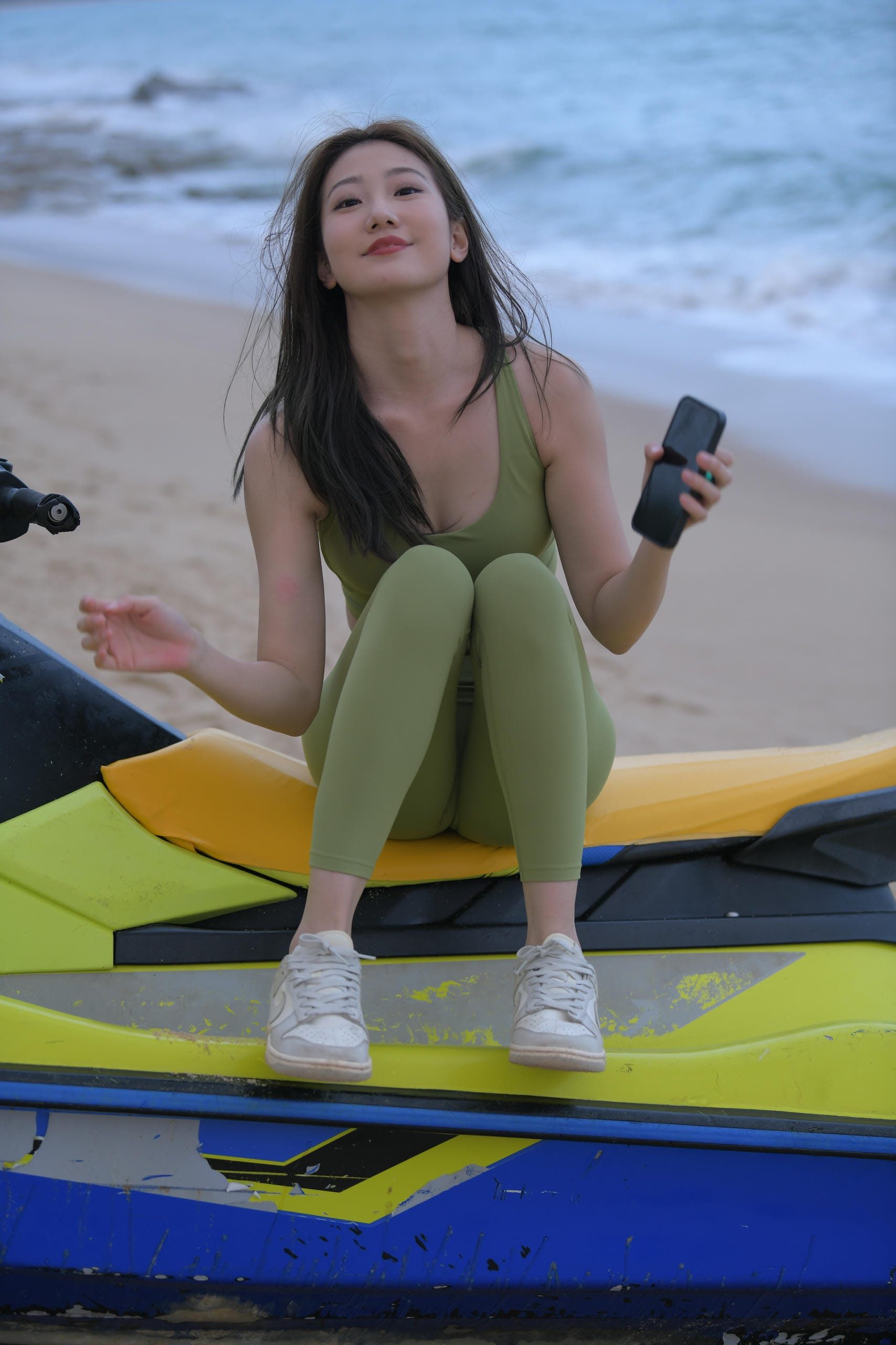 图片[3]-在草地上的瑜伽裤女孩【631P】J6261-嘿图库