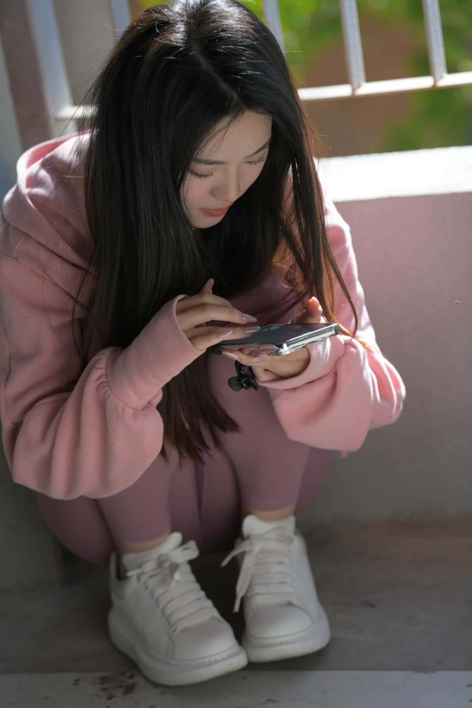 在外面拍照的粉色系女孩【653P】J6238-嘿图库