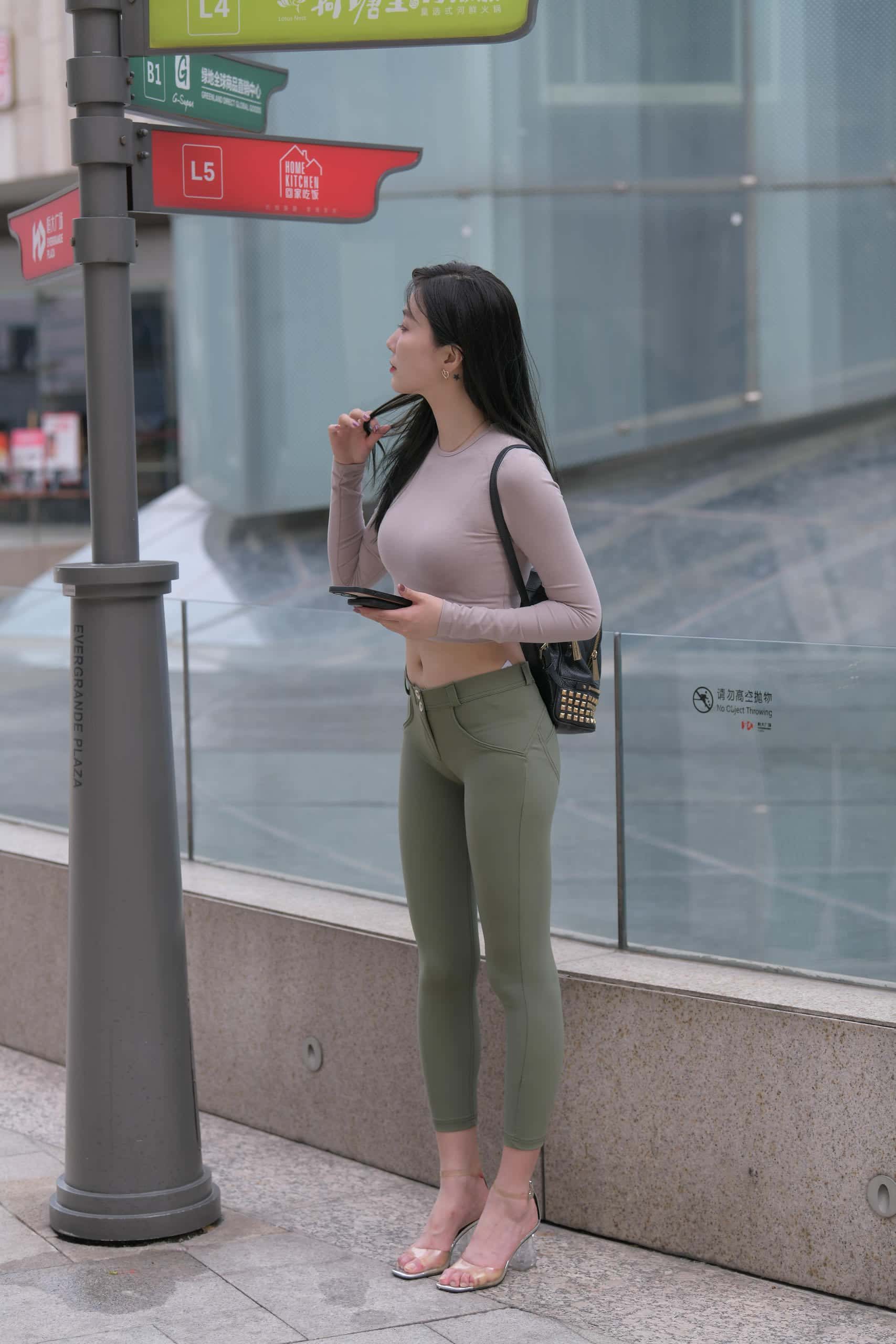 图片[2]-紧身牛仔裤身材很好的女人【529P】J2060-嘿图库