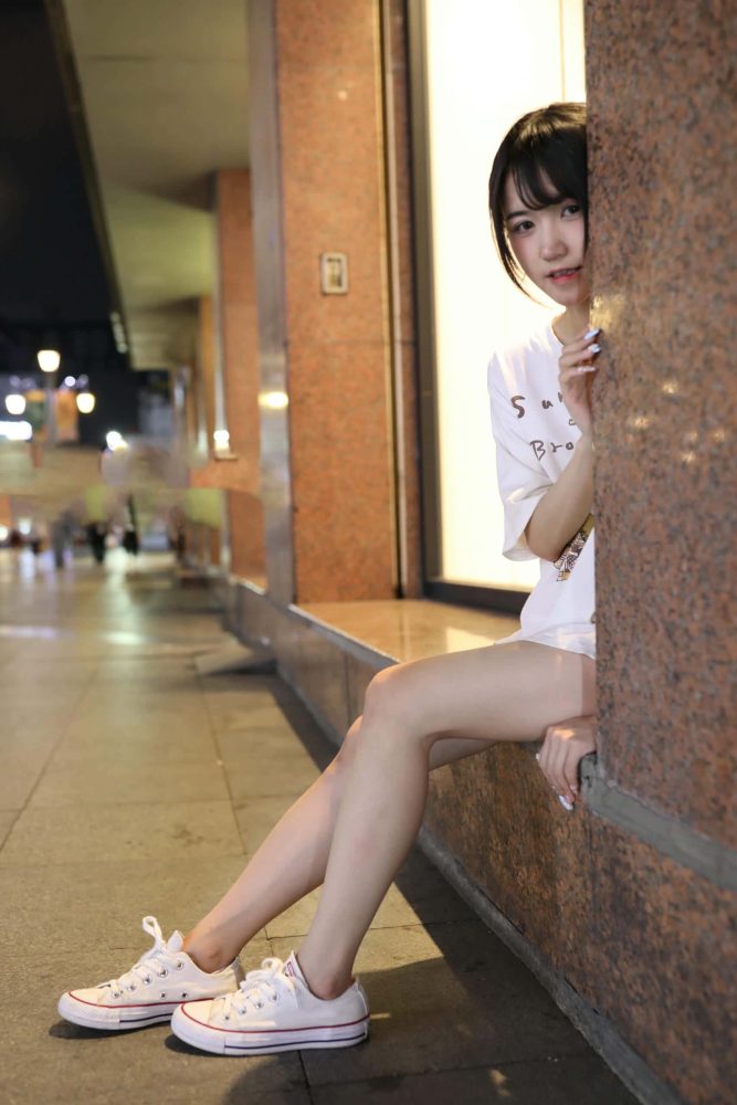 KTV里唱歌的长腿帆布鞋女孩【102P】J2002-嘿图库