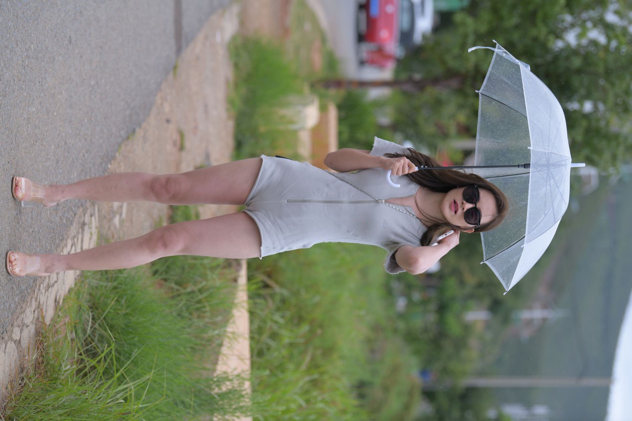 图片[2]-在海边开跑车的连衣短裤女孩【390P】00030-嘿图库