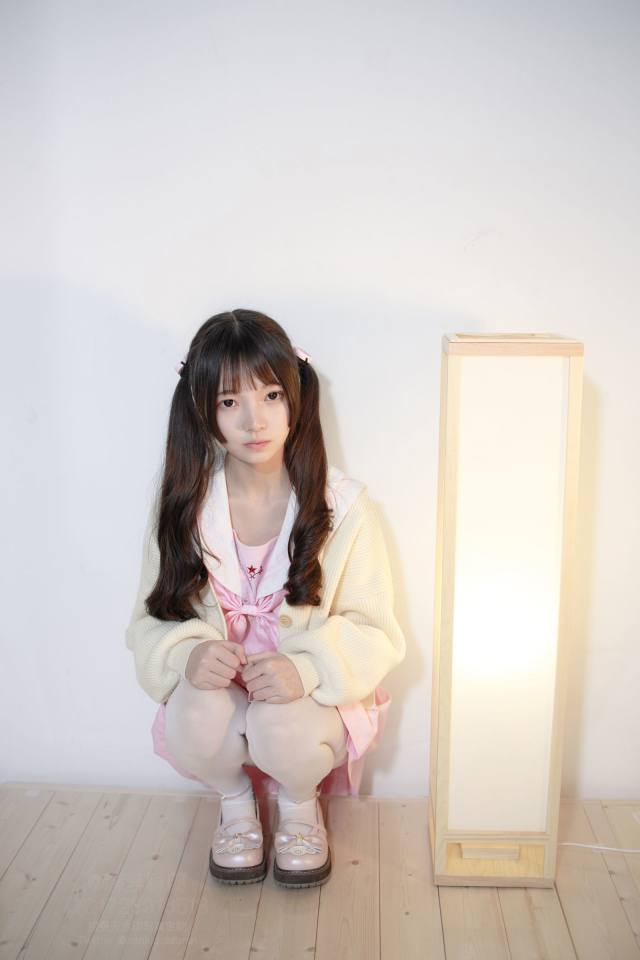 图片[2]-好像有什么心事的白丝双马尾女孩【59P】20022-嘿图库