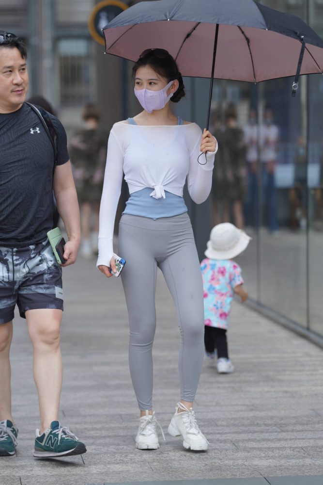 街拍逛街的瑜伽裤小女人  J2874 36P-469MB-嘿图库