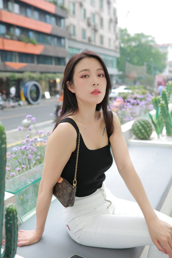 图片[1]-非常漂亮的白色紧身裤女孩J2055 895P2V-24.5GB-嘿图库