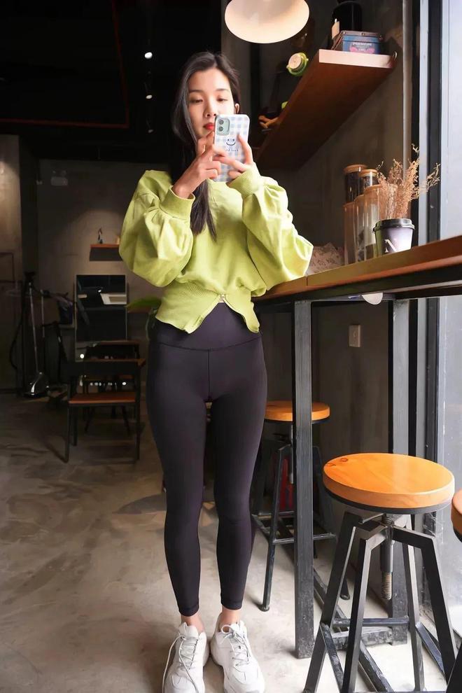 图片[5]-绿色瑜伽裤女孩很开心 J1519 1094P1V-27.6GB-嘿图库