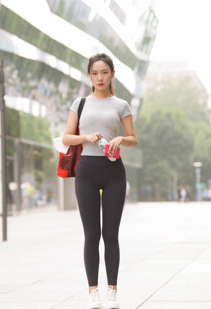 图片[1]-落落大方的瑜伽裤小女人J2221 760P1V-23.7GB-嘿图库