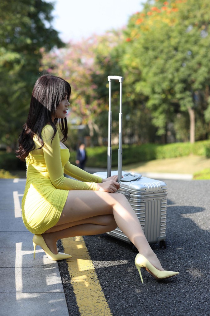 图片[5]-穿紧身裙的美丽姑娘要出去旅行了【419P】00046-嘿图库