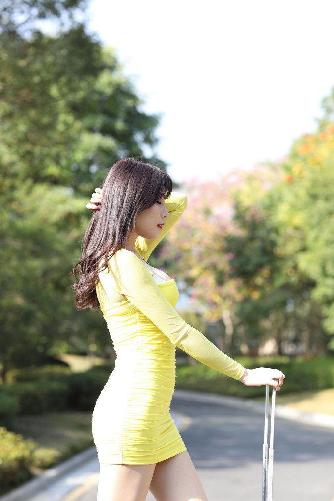 图片[6]-穿紧身裙的美丽姑娘要出去旅行了【419P】00046-嘿图库