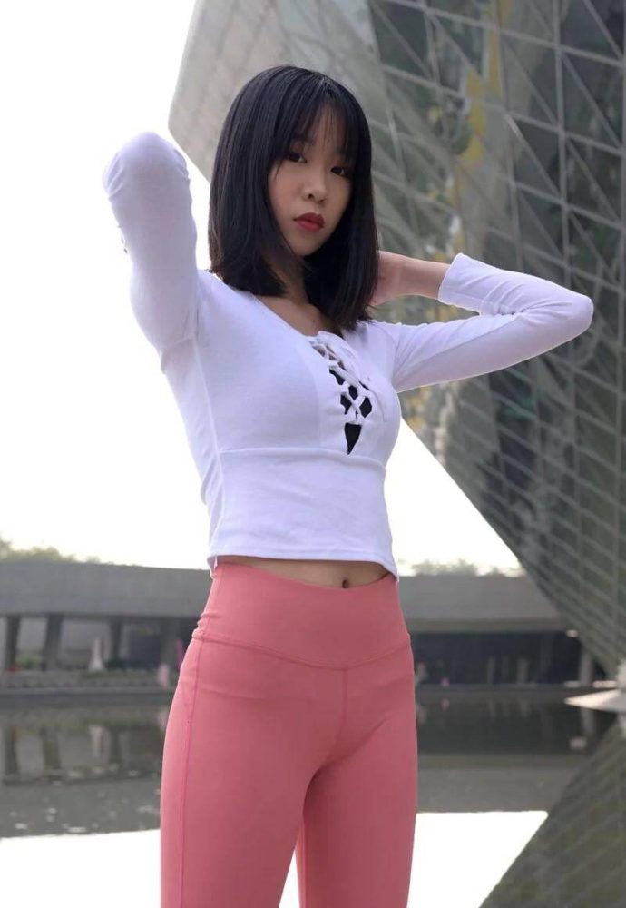 粉色瑜伽裤年轻女孩 J1311 417P17V-14.9GB-嘿图库