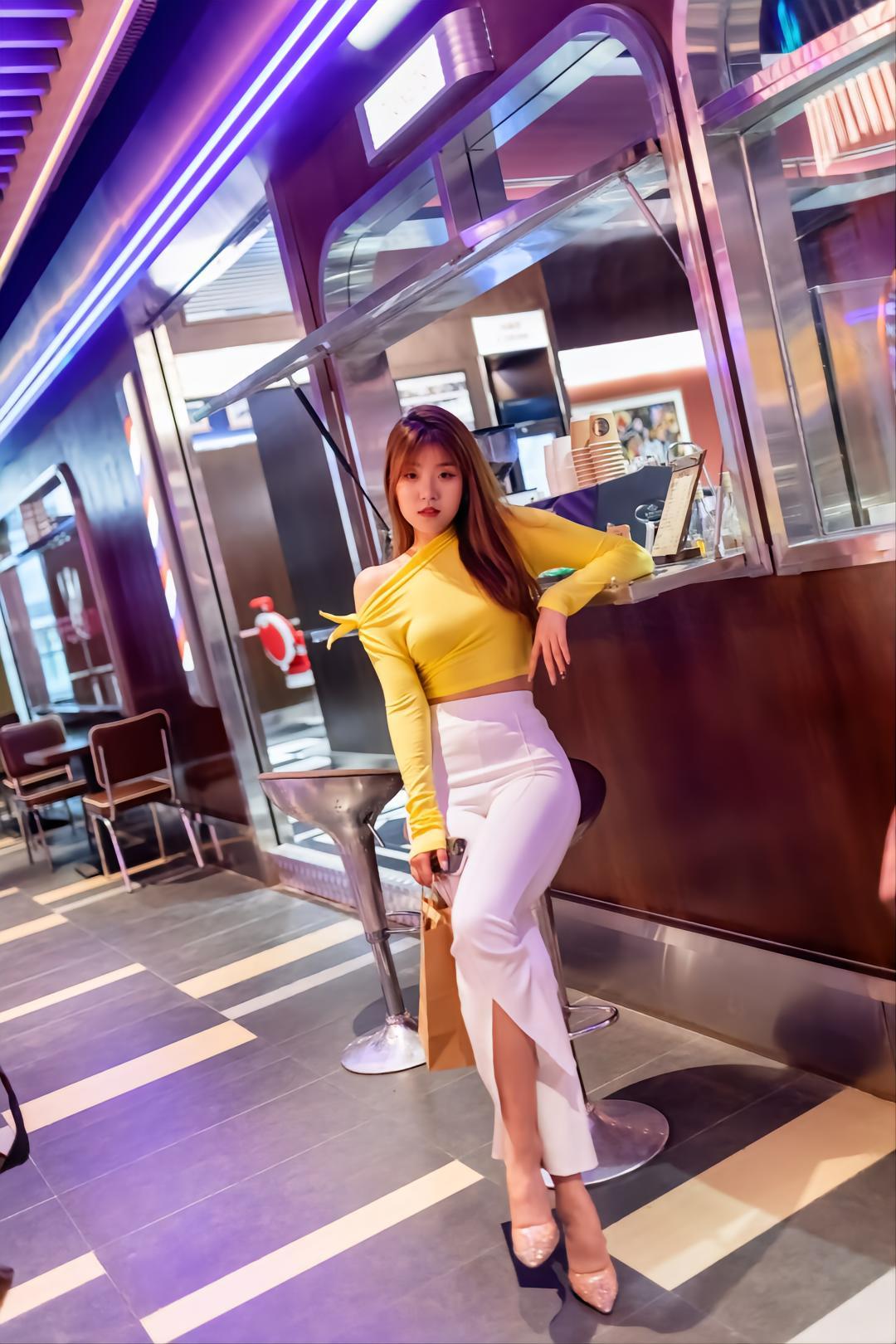 图片[2]-白色紧身牛仔喇叭裤女孩 J1568 428P2V-19.6GB-嘿图库