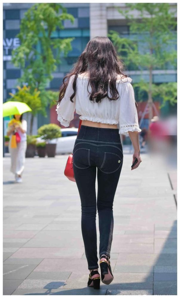 紧身牛仔裤卷发姑娘 J1726 103P-2.28GB-嘿图库