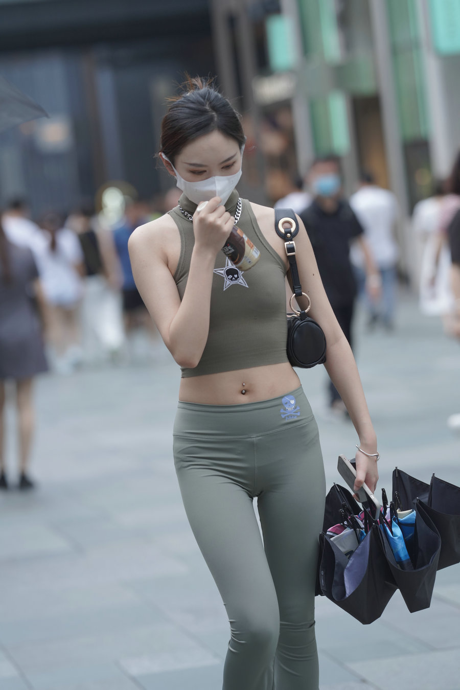 图片[1]-戴口罩的瑜伽裤小女人J3557 133P-1.43GB-嘿图库