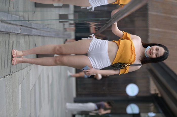 高腰白色短裤的漂亮女孩【767P】00065-嘿图库