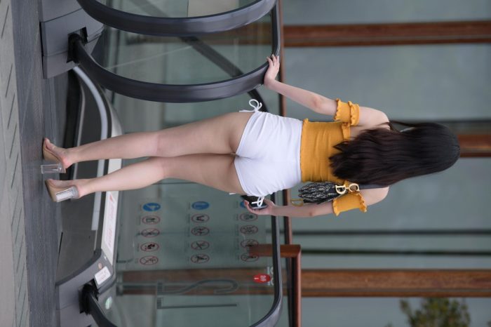 高腰白色短裤的漂亮女孩【767P】00065-嘿图库