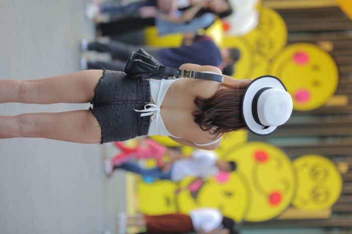 非常时尚阳光的牛仔热裤女孩【808P】00064-嘿图库