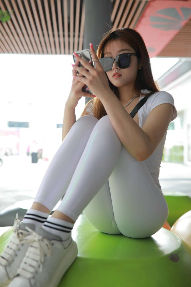 看上去拽拽的瑜伽裤女孩【425P】J1695-嘿图库