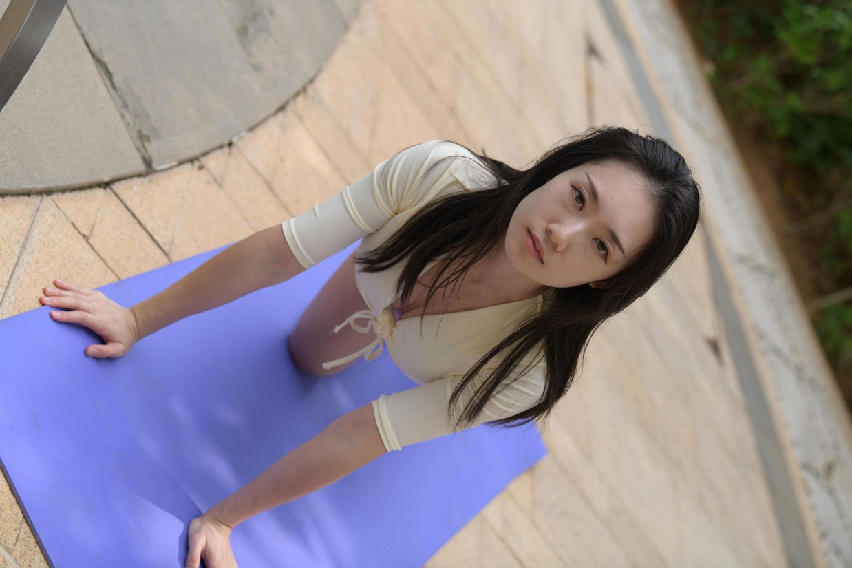 图片[3]-游泳池旁边的比基尼女生【327P】00042-嘿图库