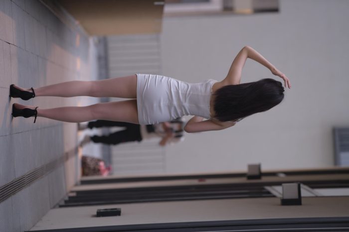 长发女孩紧身短裙特别显身材【245P】00040-嘿图库