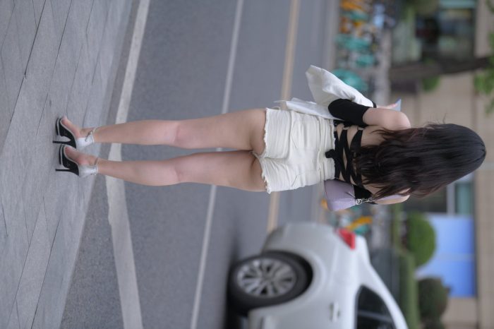 长发飘飘的白色热裤美丽女孩【49P】00029-嘿图库