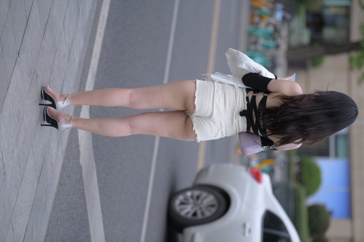 图片[2]-长发飘飘的白色热裤美丽女孩【49P】00029-嘿图库