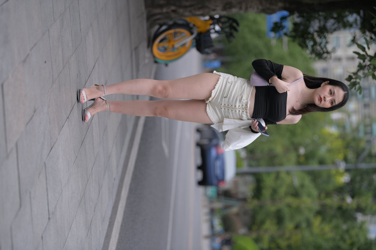 图片[4]-长发飘飘的白色热裤美丽女孩【49P】00029-嘿图库