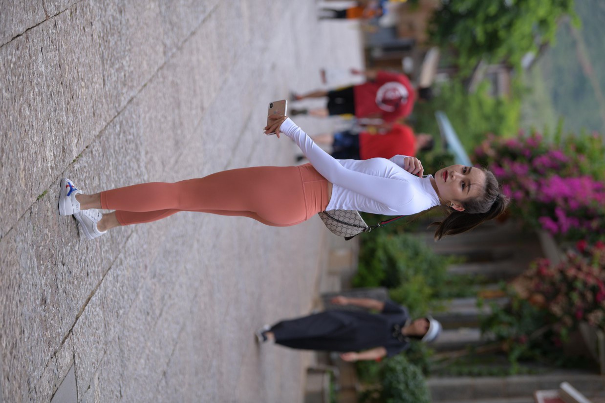 图片[3]-橙色瑜伽裤的高马尾姑娘【615P】00051-嘿图库