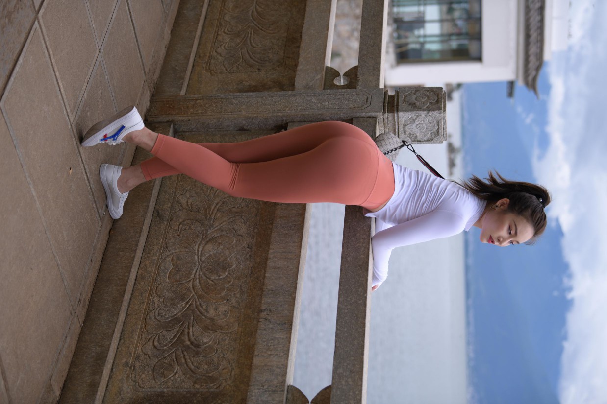 图片[5]-橙色瑜伽裤的高马尾姑娘【615P】00051-嘿图库