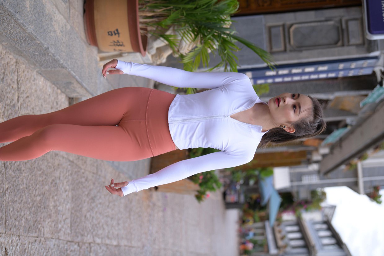 图片[8]-橙色瑜伽裤的高马尾姑娘【615P】00051-嘿图库